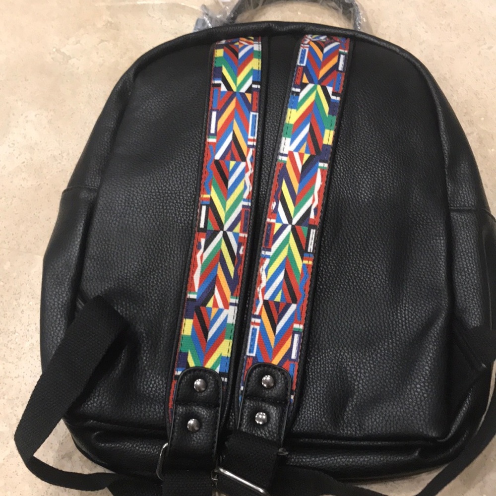 Backpack - Picture 3 of 6